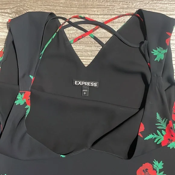 Express Sleeveless Top - Picture 3 of 3